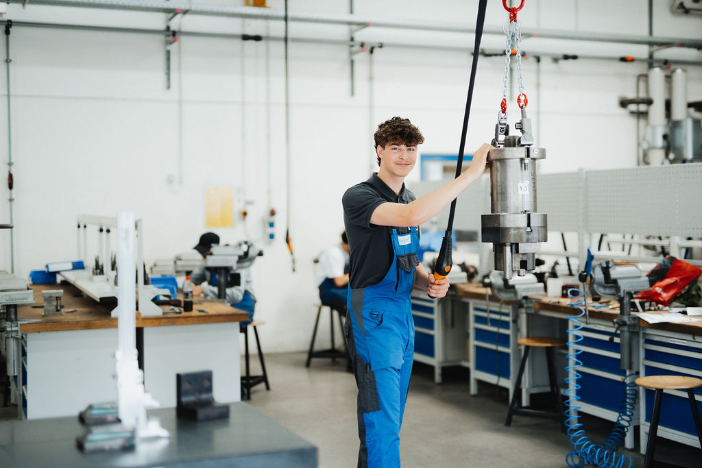 Mitarbeiter Betriebsmittel / Rüsten (m/w/d) 28 Erdrich 03050