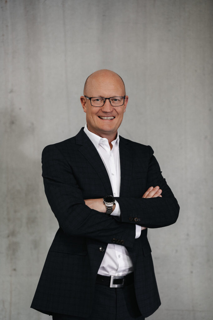 Downloads 2 Erdrich Geschäftsführung Michael Weis CEO Betonwand